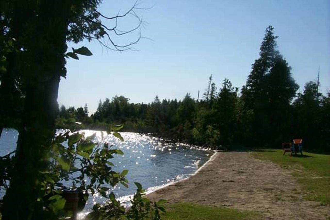 Wee Point Resort Manitowaning Buitenkant foto